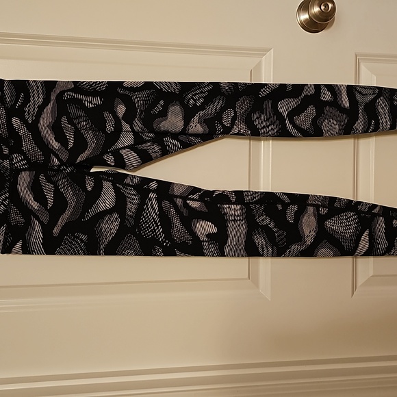 236. Lululemon Wunder Under Pant high rise - Picture 2 of 9